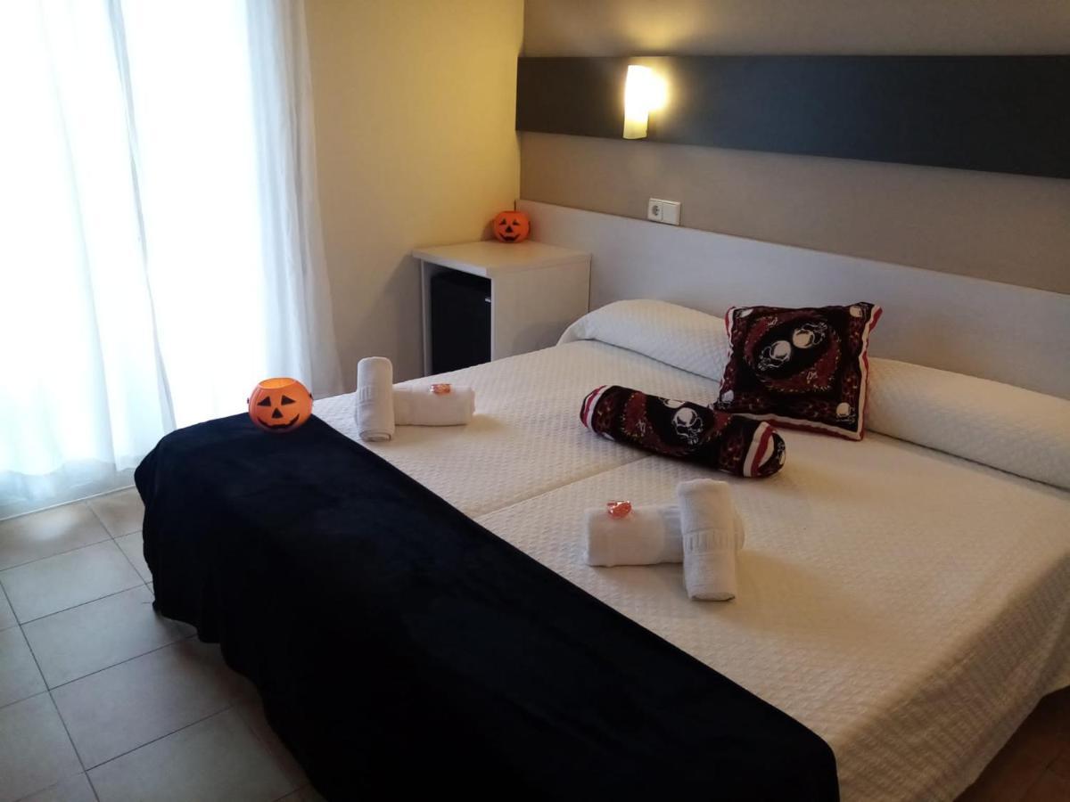 Hostal Termes Sitges Exterior photo