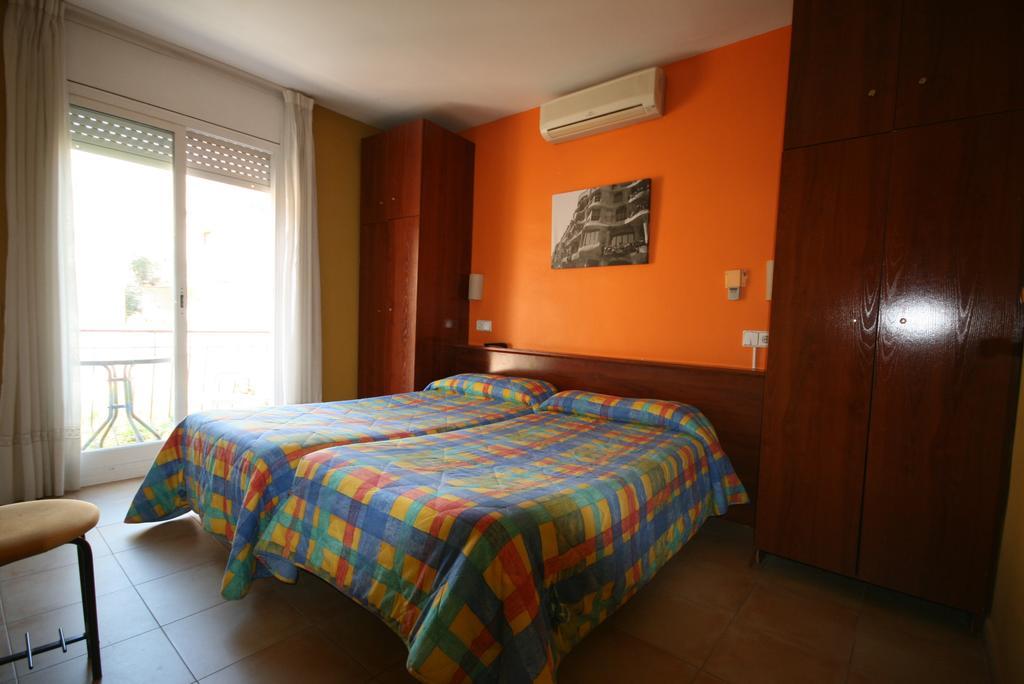 Hostal Termes Sitges Exterior photo